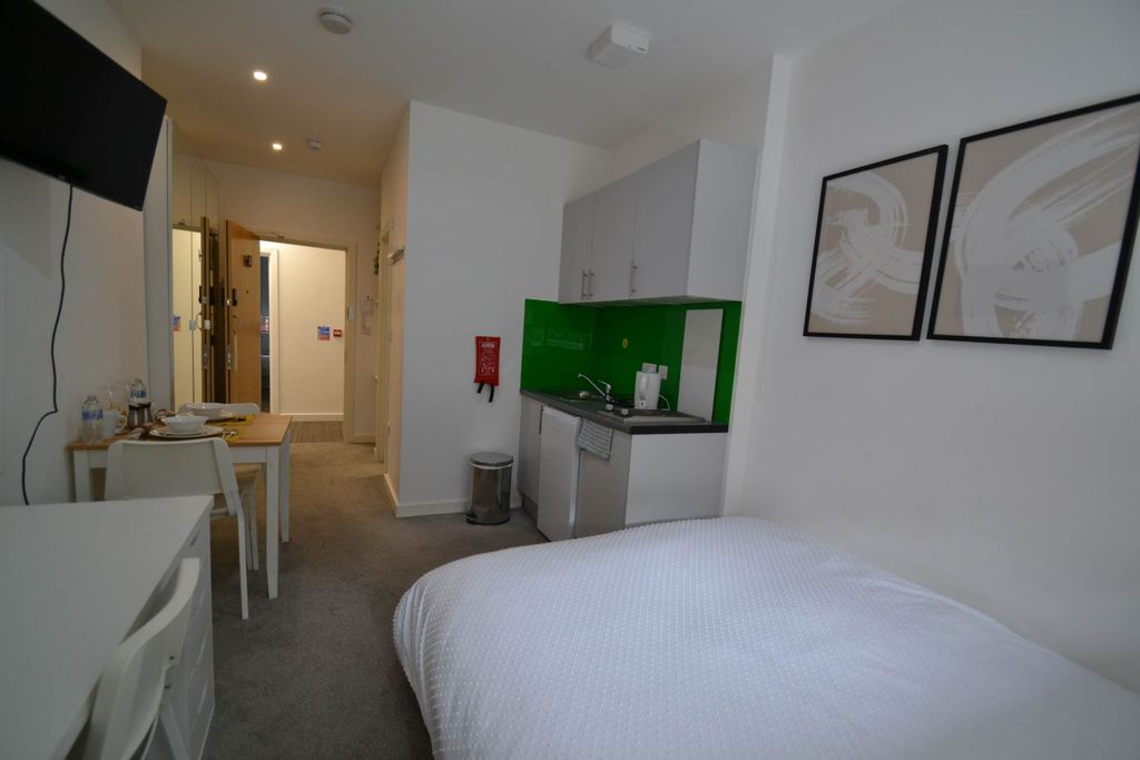 Property photo 2 of 6