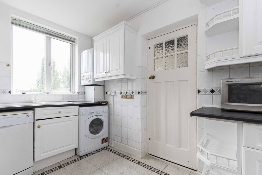 Property photo 3 of 5