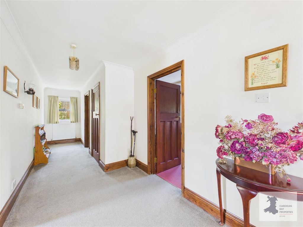 Property photo 3 of 34 Hallway