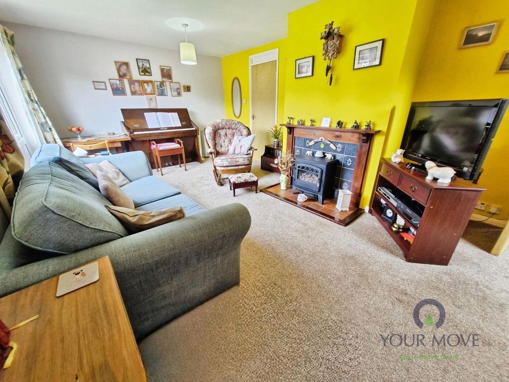 Property photo 2 of 17 Lounge