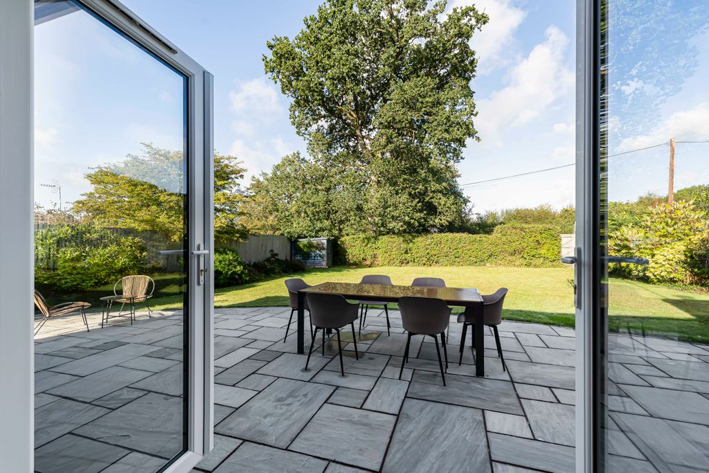 Property photo 3 of 19 Patio (2)
