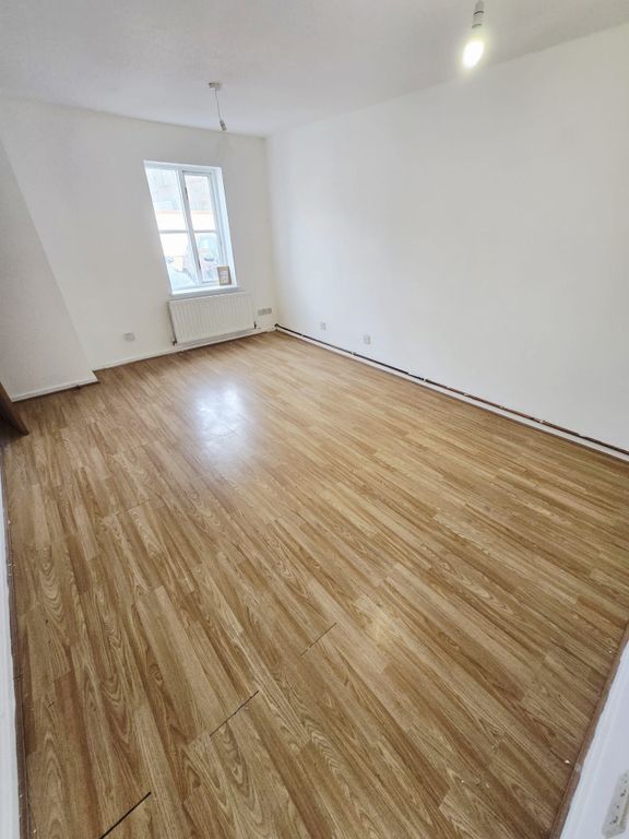 Property photo 2 of 8 Img-20250925-Wa0019