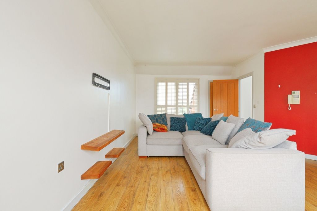 Property photo 2 of 8