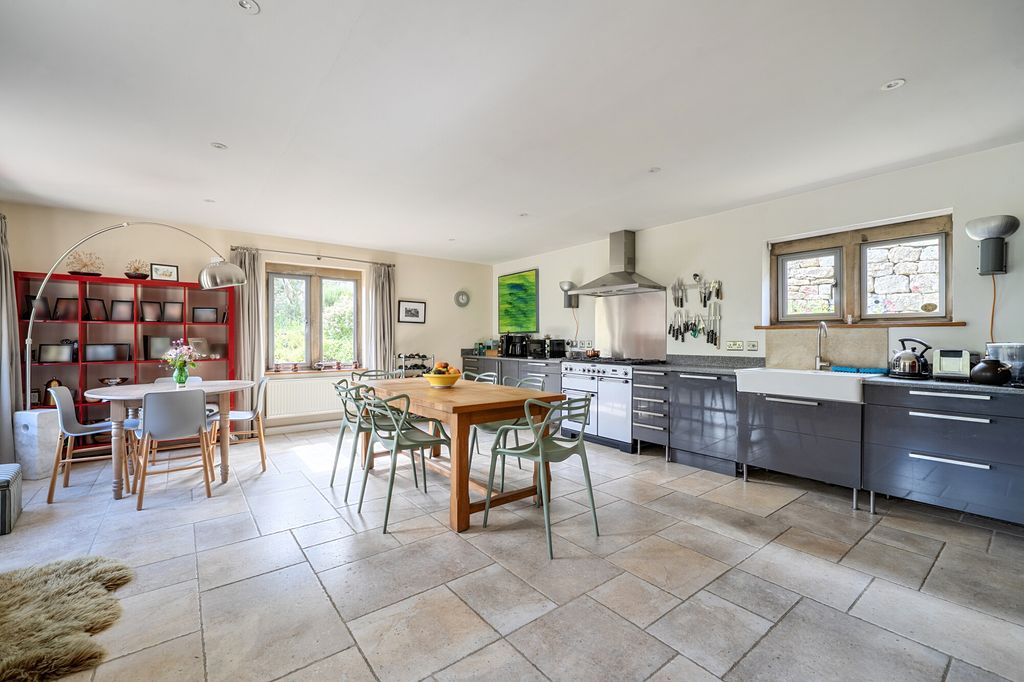 Property photo 3 of 25 Kitchen/Dining Room