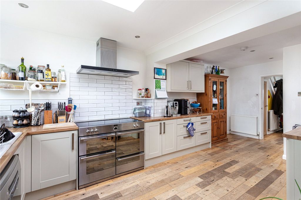 Property photo 3 of 17 Photos