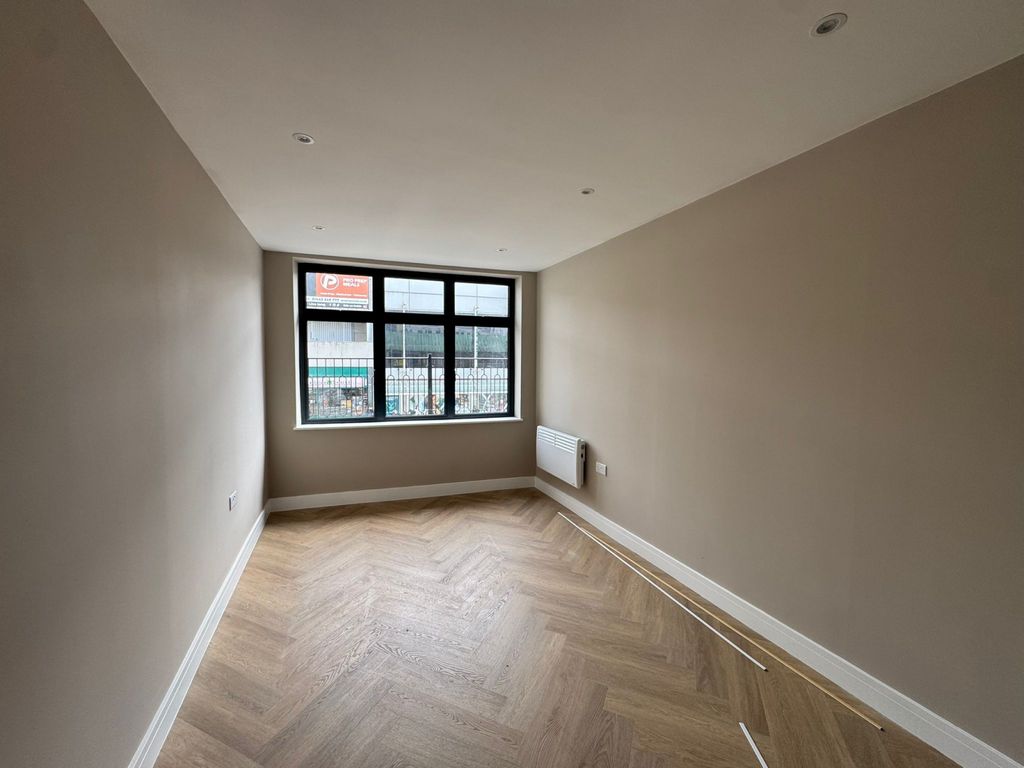 Property photo 2 of 6 Gallery