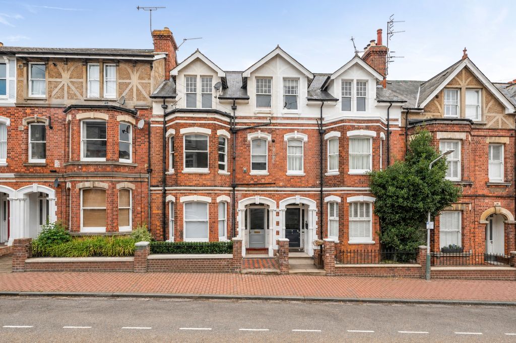 Property photo 1 of 8 Guildford Road