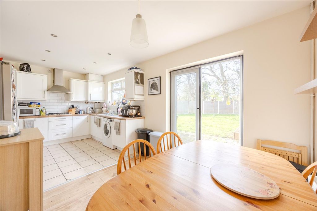 Property photo 3 of 31 Dining Area