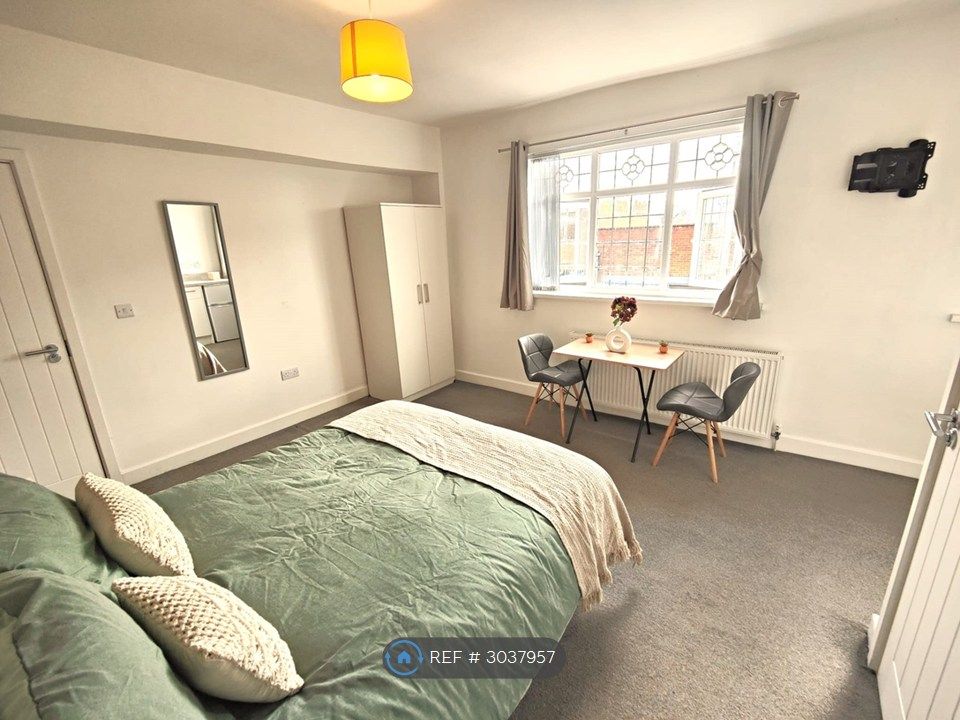 Property photo 2 of 15 Spacious Room