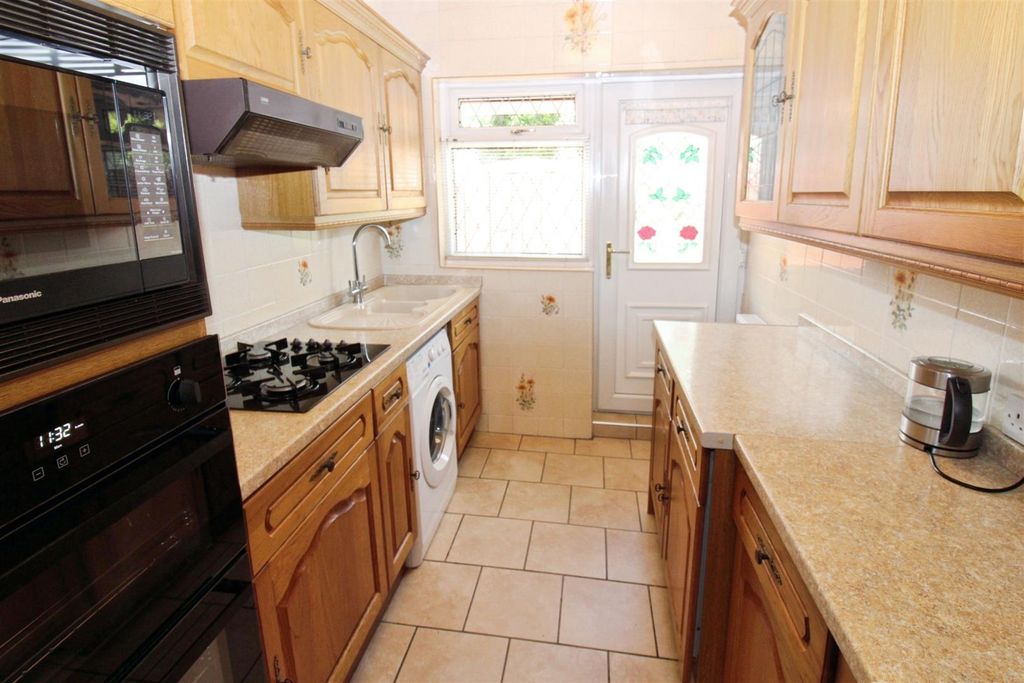 Property photo 3 of 22 Fitted Kitchen