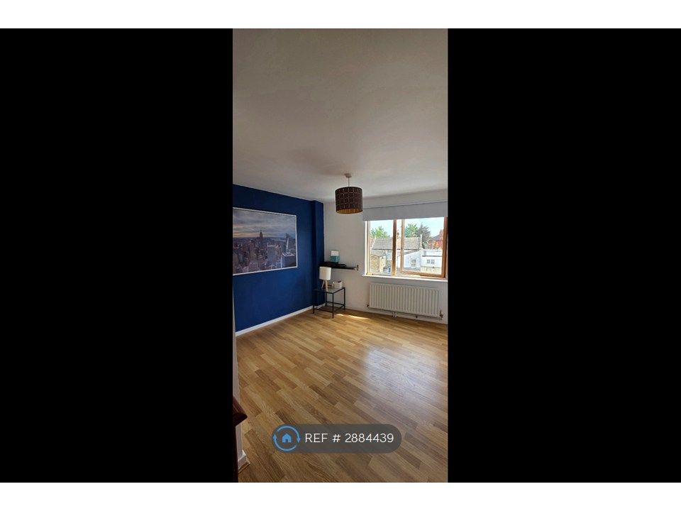 Property photo 3 of 11 Bedroom 1