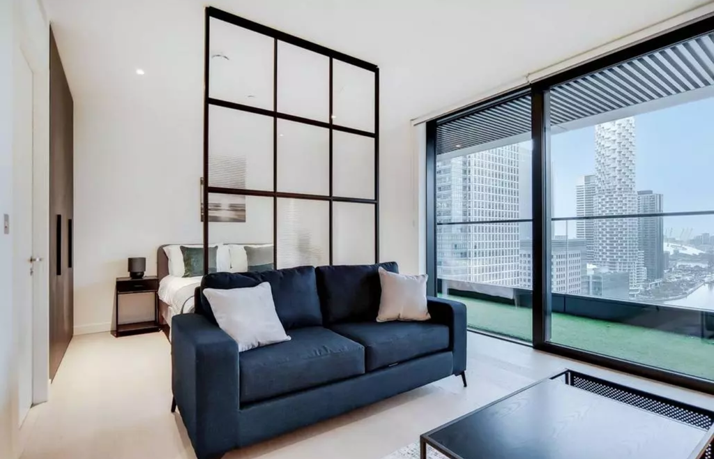 Property photo 1 of 21 Living Room