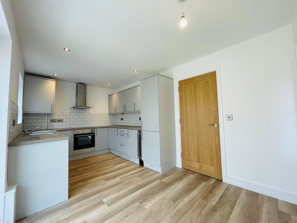 Property photo 2 of 17 Image