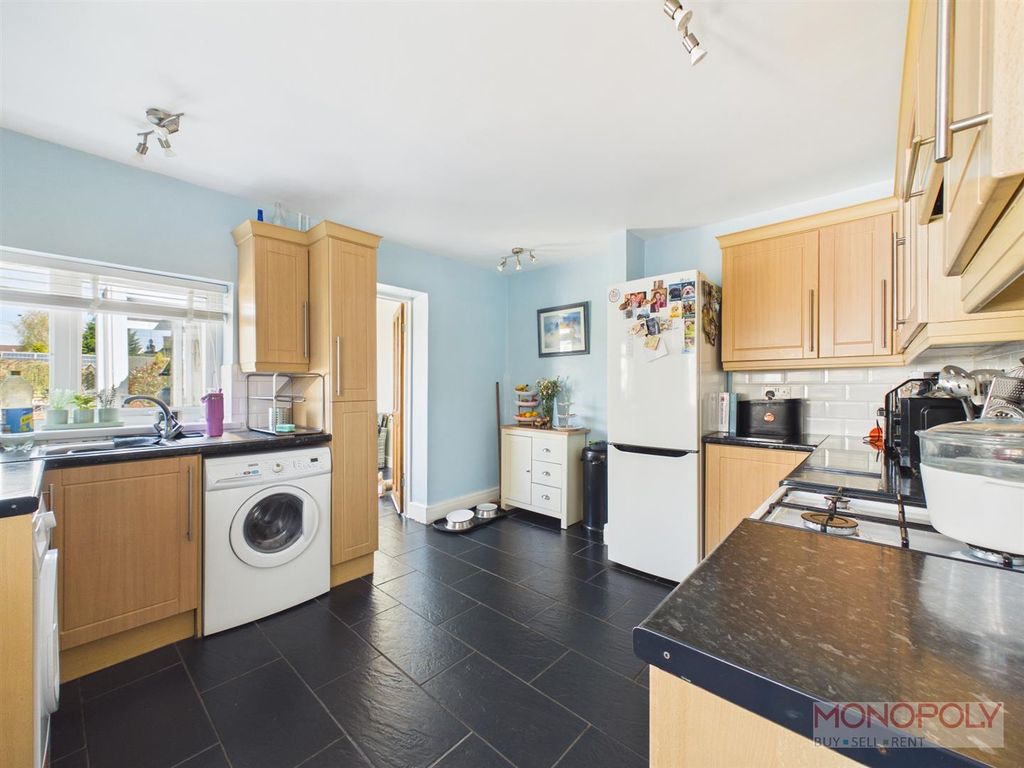 Property photo 2 of 15 Kitchen