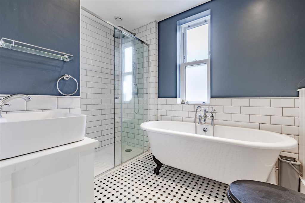 Property photo 3 of 13 Bathroom