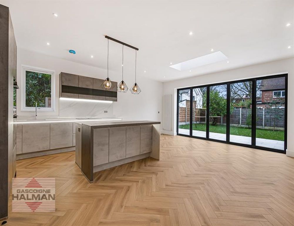 Property photo 2 of 45