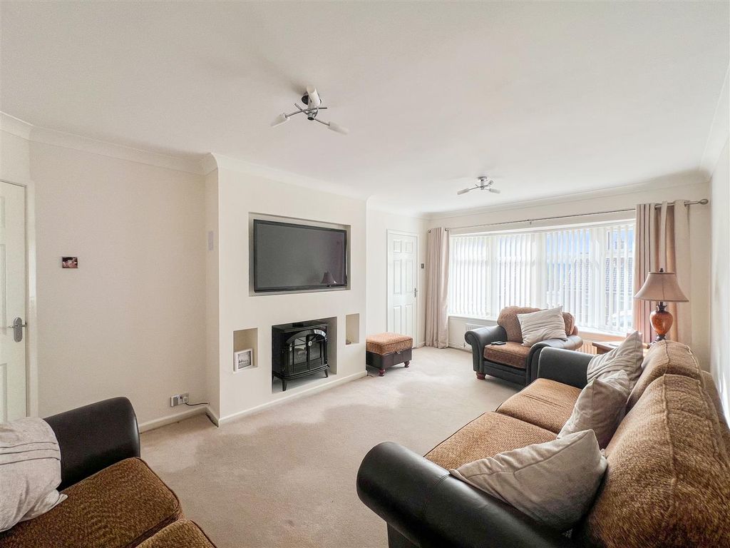 Property photo 3 of 16 Sitting Room