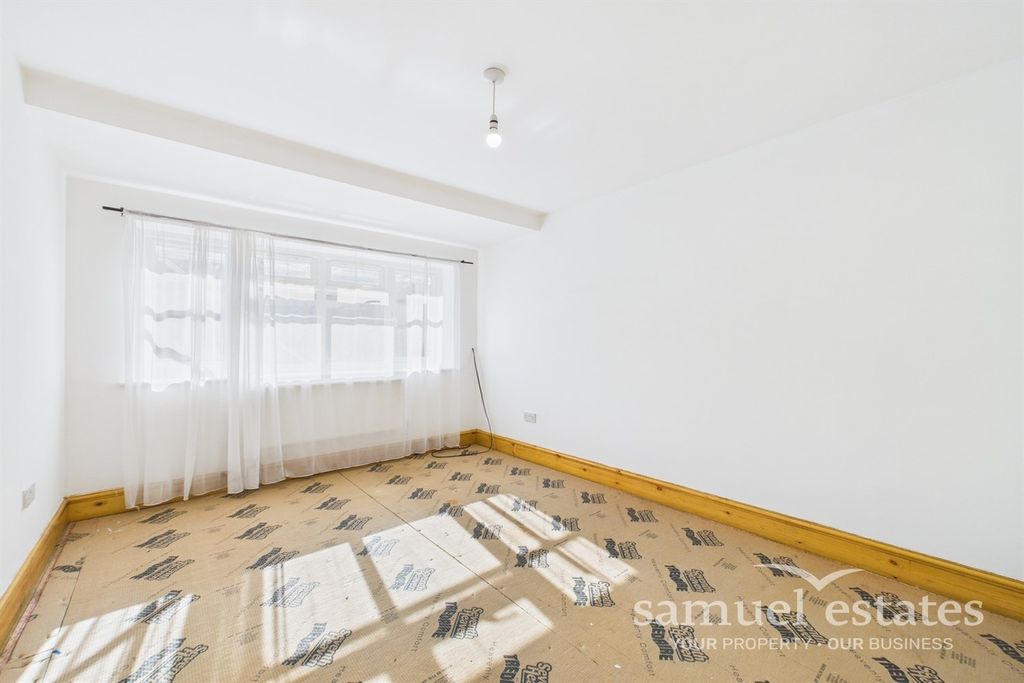 Property photo 3 of 7 Bedroom