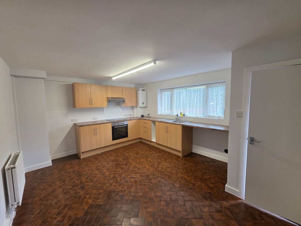 Property photo 2 of 10 Kitchen