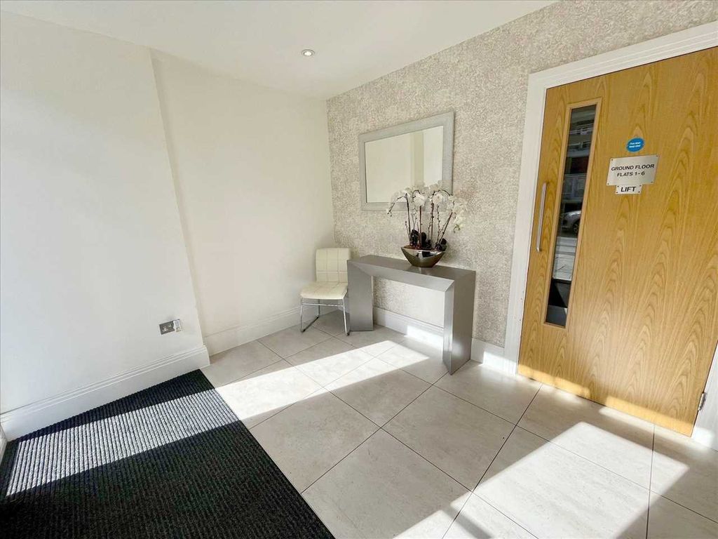 Property photo 2 of 11 Communal Entrance