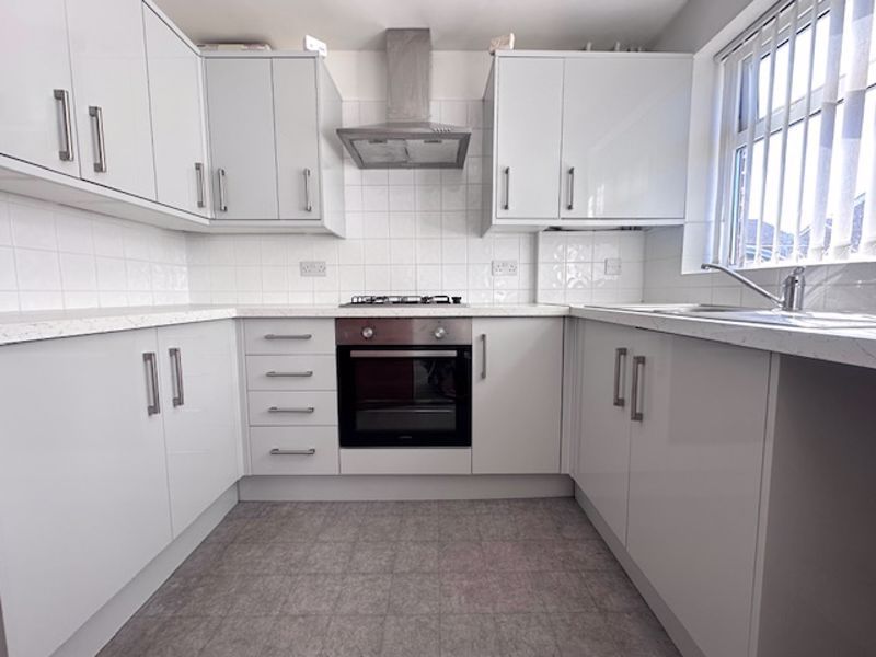 Property photo 2 of 10 Kitchen
