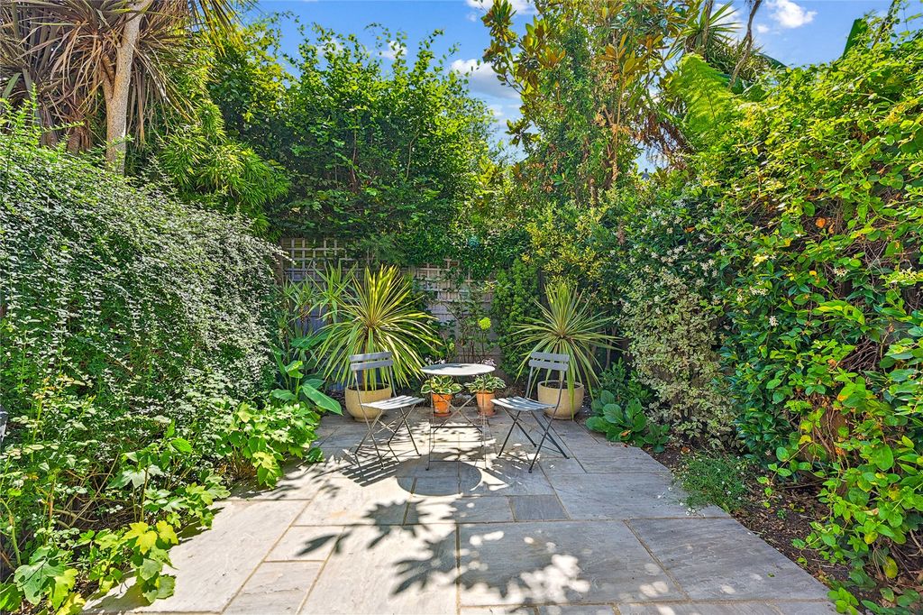 Property photo 3 of 14 Garden