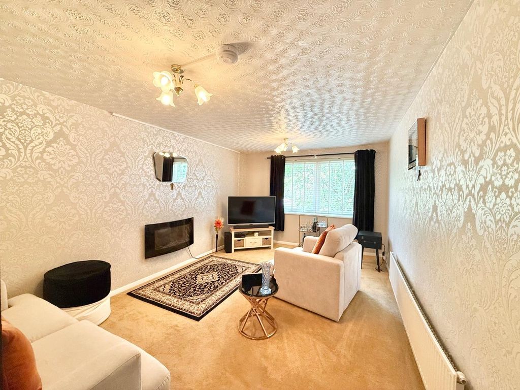 Property photo 2 of 10 Lounge