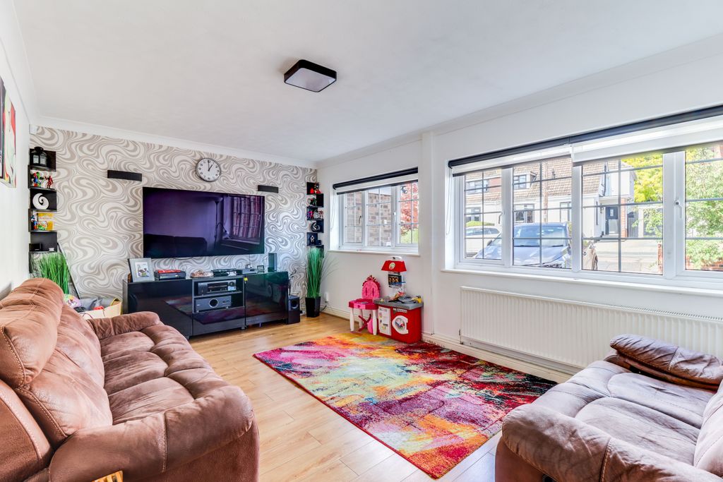 Property photo 2 of 18