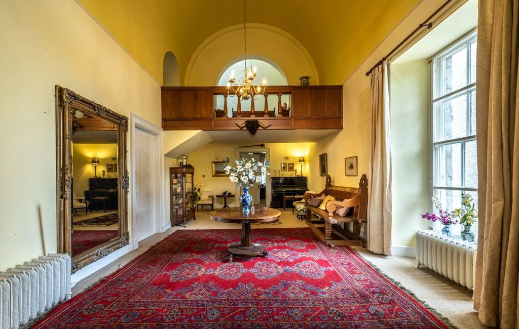 Property photo 2 of 12 Entranceway