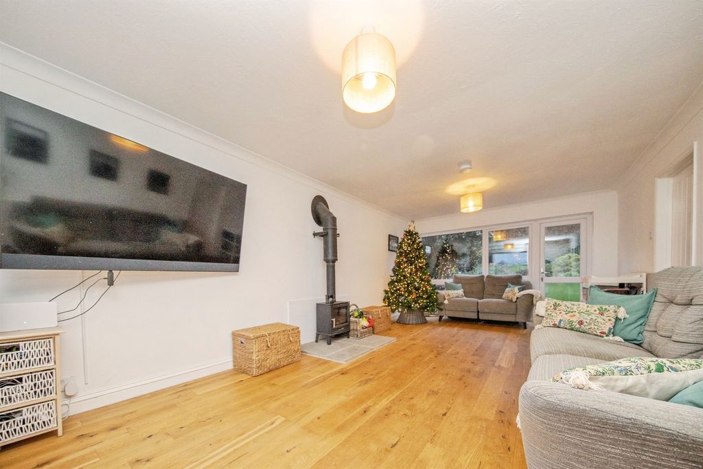 Property photo 2 of 31