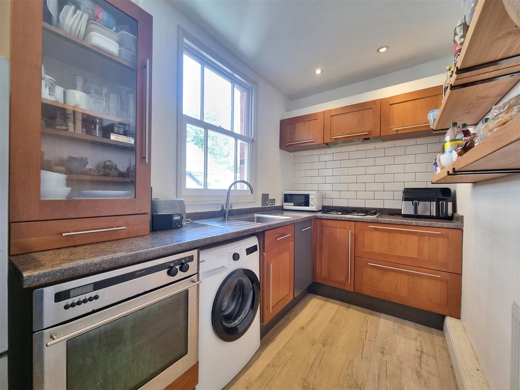 Property photo 3 of 17 Kitchen