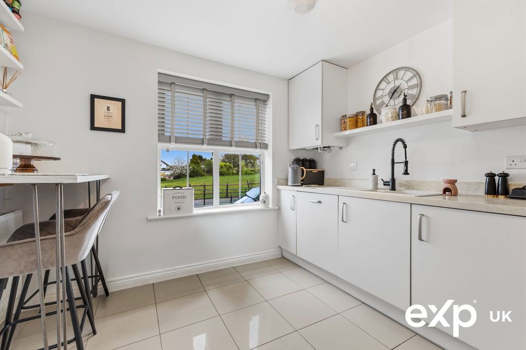 Property photo 2 of 33