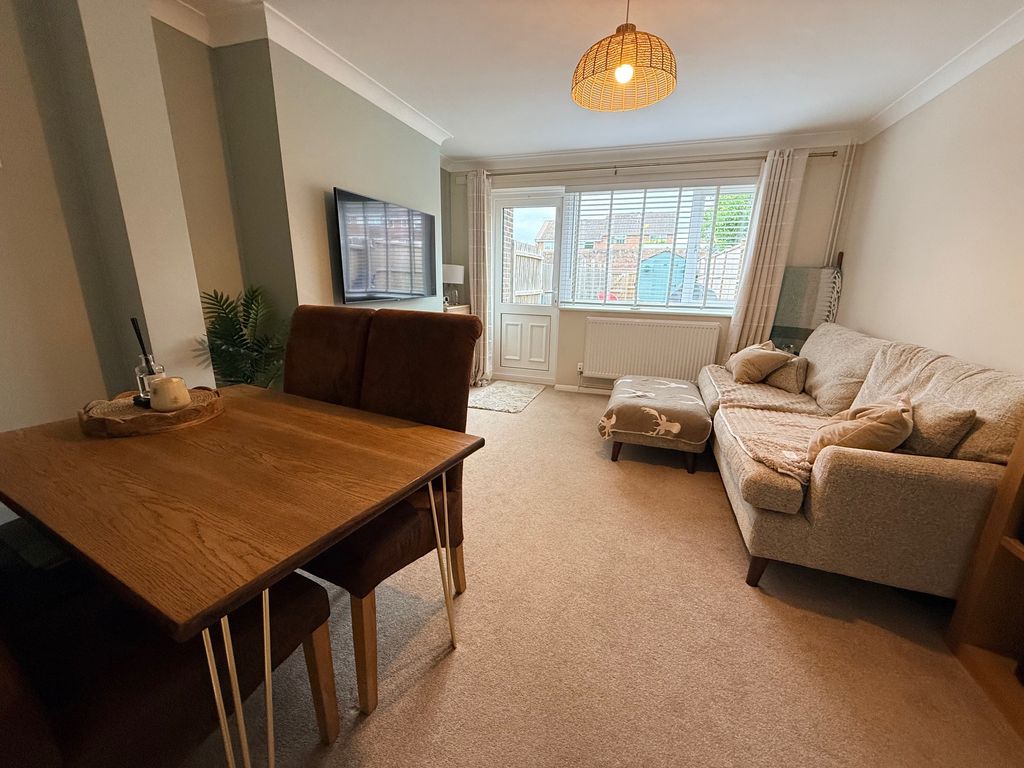 Property photo 2 of 12 Lounge Aspect 2