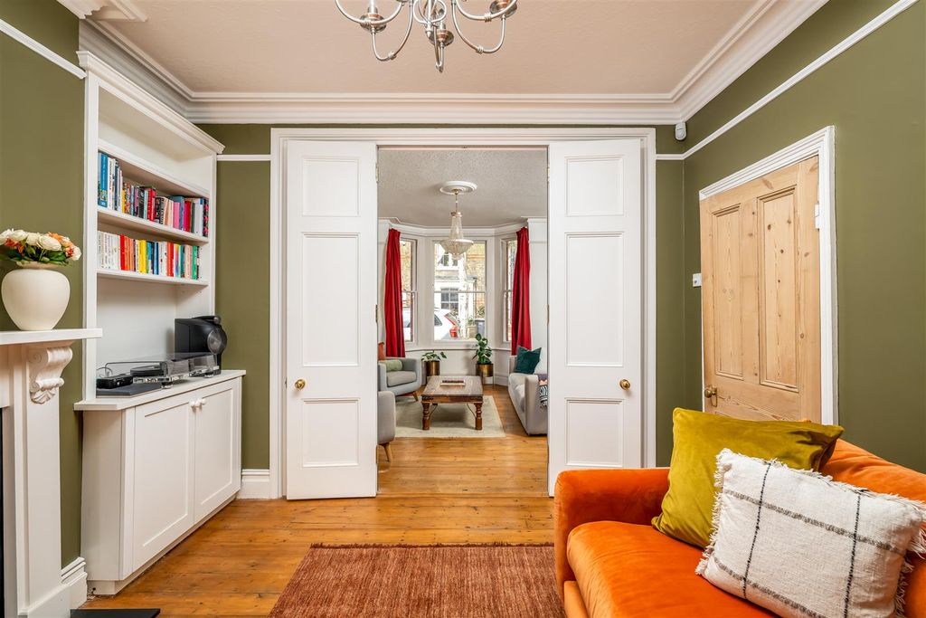 Property photo 3 of 30 260409 - 33 Waterloo Road, Bedford - 08.Jpg