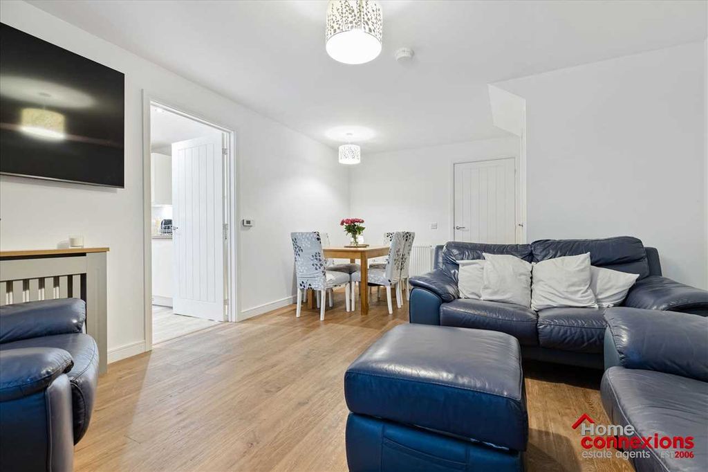 Property photo 2 of 25 Lounge Dining (1)