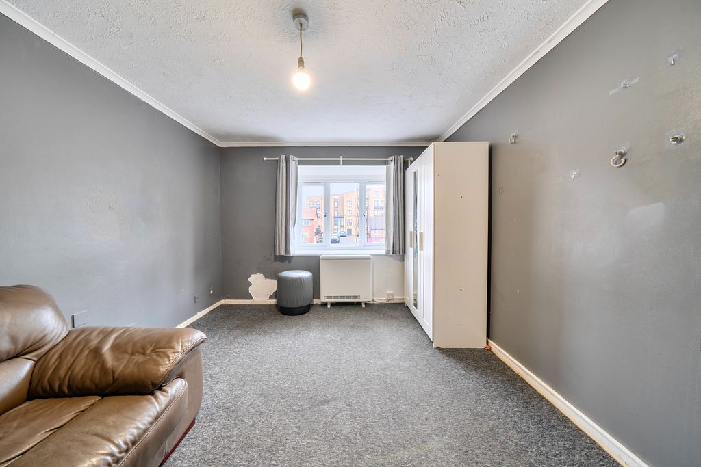 Property photo 3 of 15 Photo 2