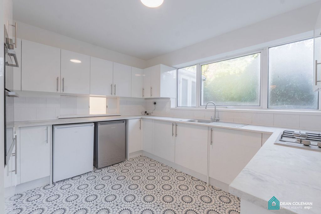 Property photo 2 of 29