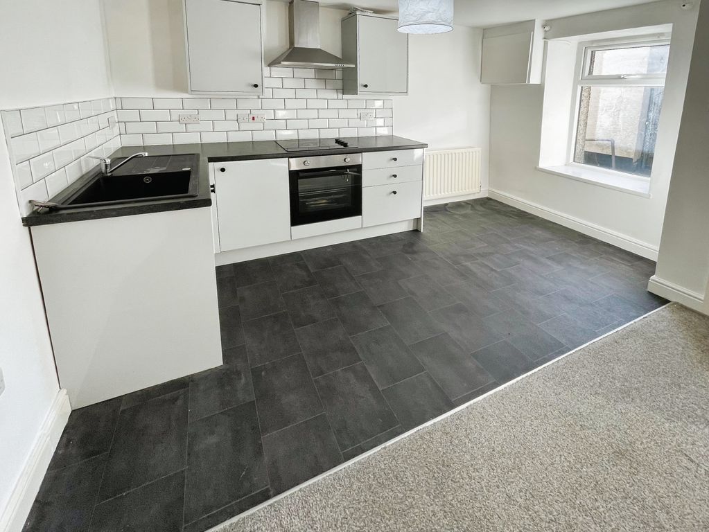 Property photo 2 of 8 Image