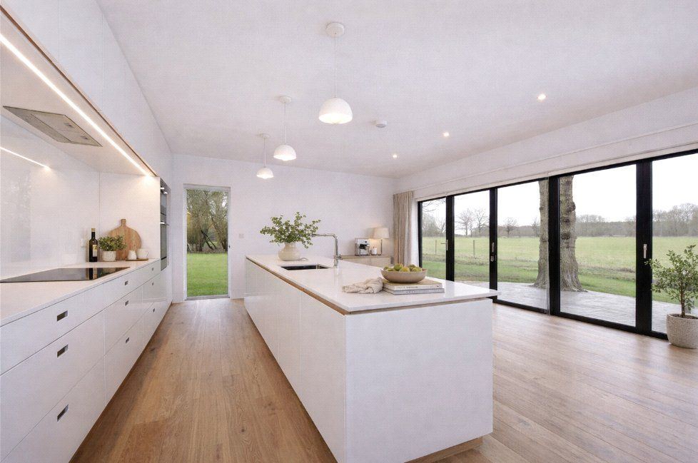 Property photo 3 of 12 Kitchen