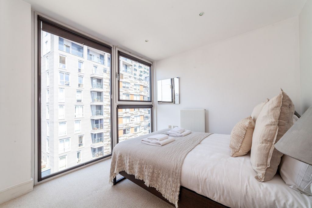 Property photo 3 of 24 Bedroom