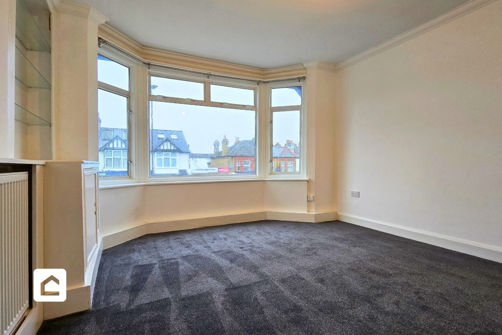 Property photo 3 of 11 3