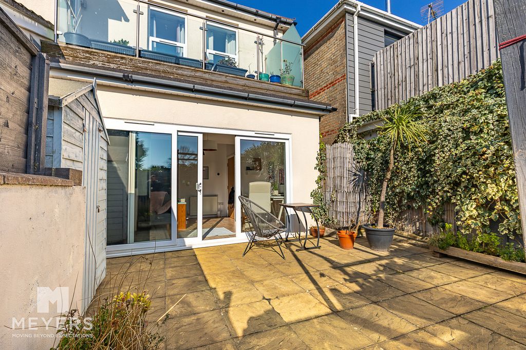 Property photo 3 of 8