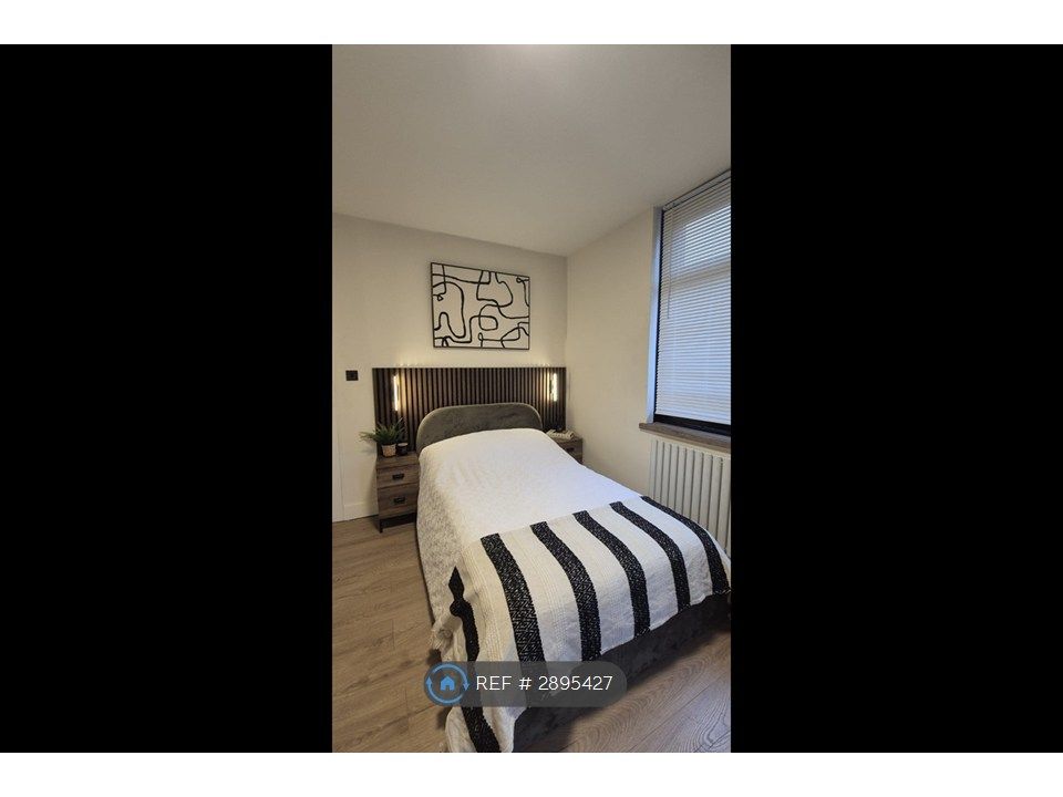Property photo 1 of 12 Room 1