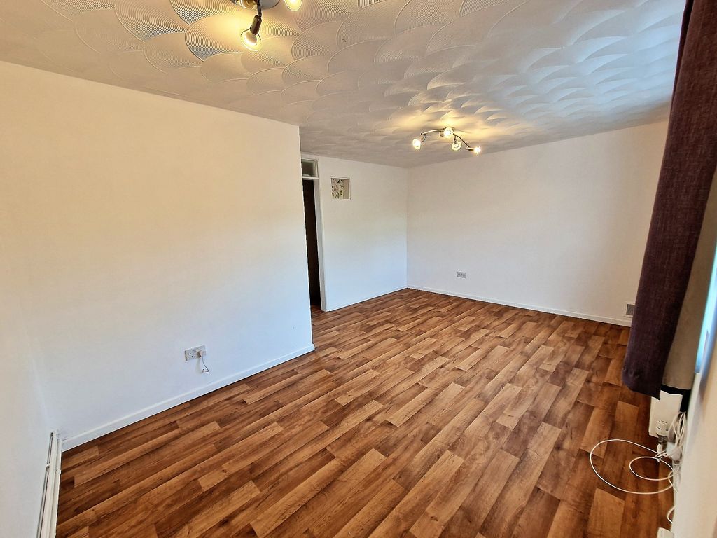 Property photo 3 of 11 Photo 4