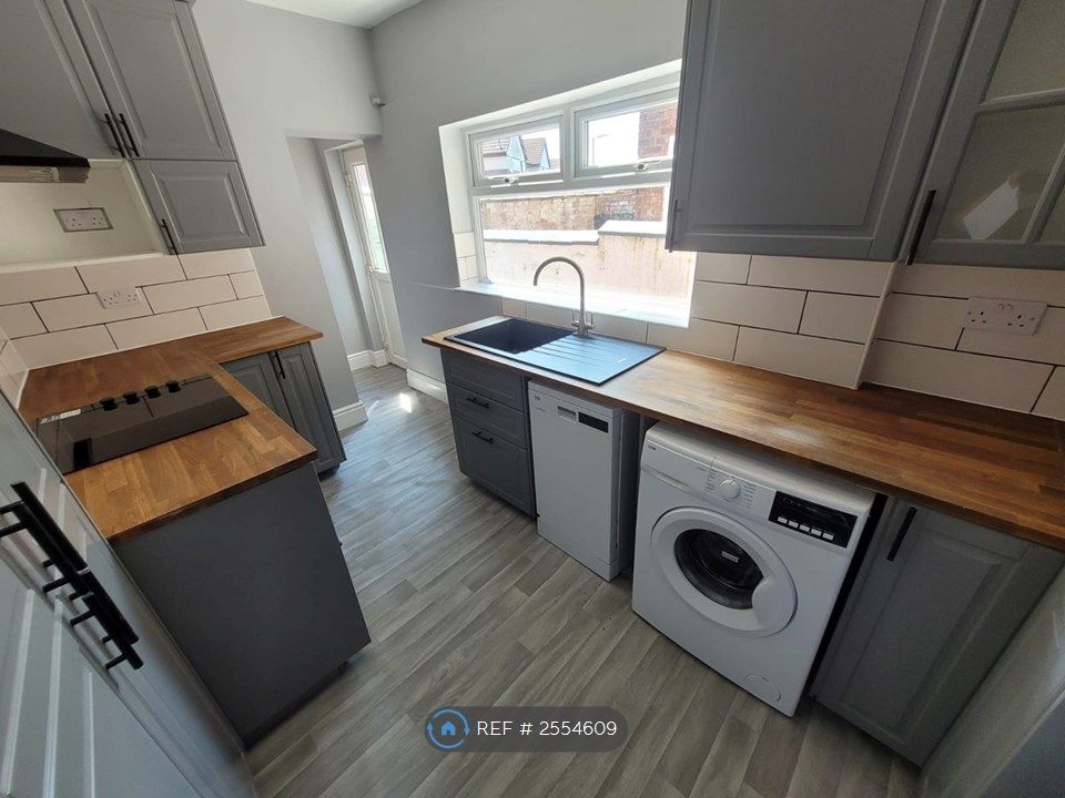 Property photo 1 of 8 Kitchen