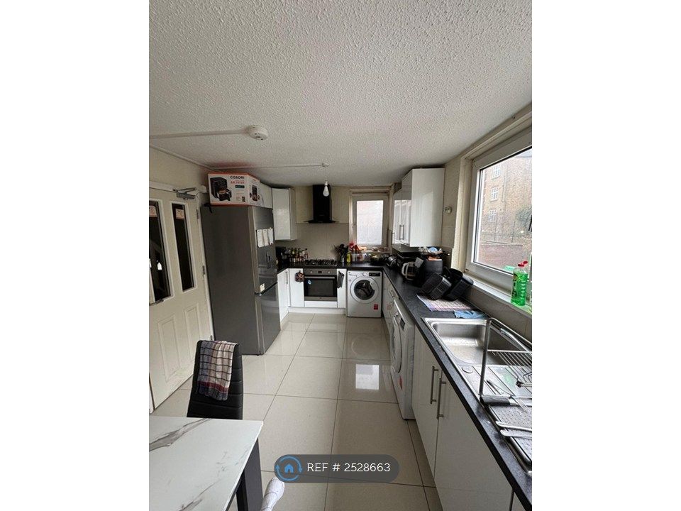 Property photo 2 of 9 Kitchen