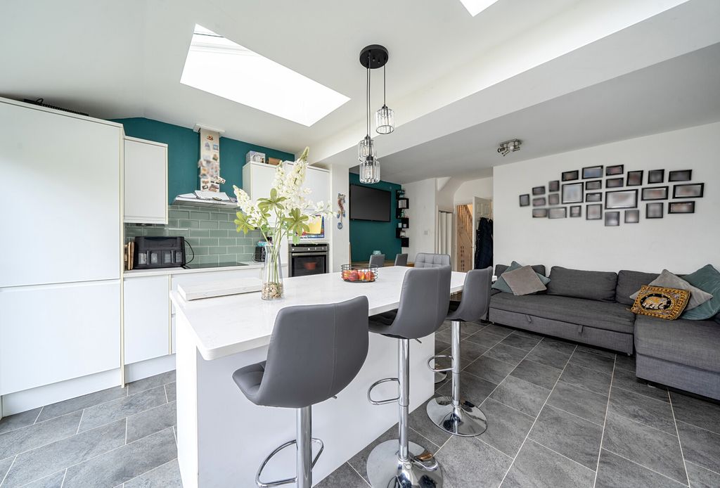 Property photo 3 of 23 1435240-15-69cd08...