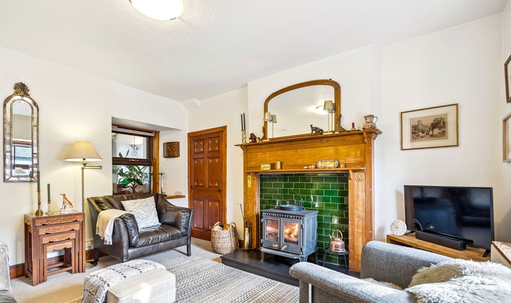 Property photo 2 of 25