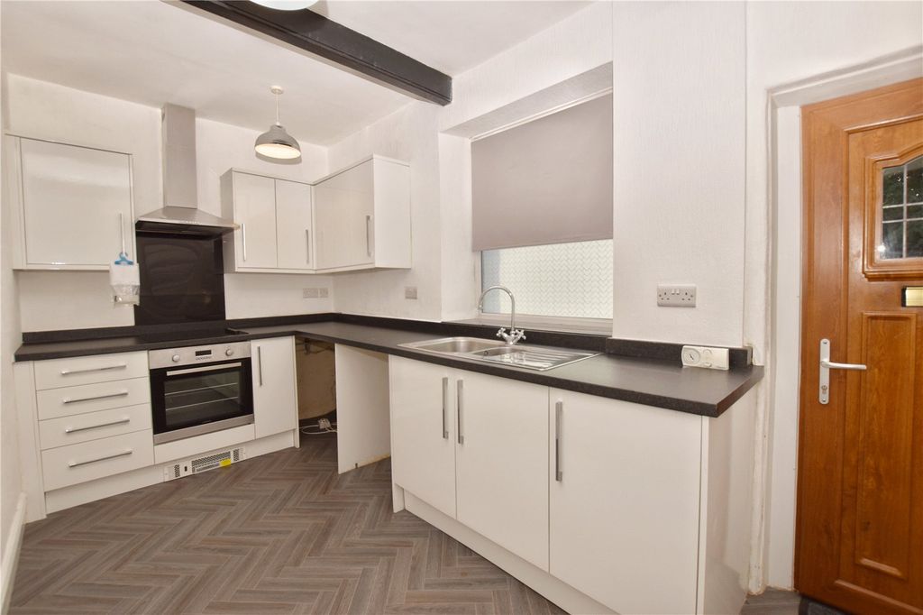 Property photo 3 of 14 Kitchen