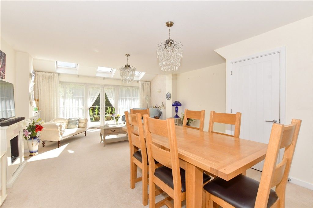 Property photo 3 of 17 Lounge/Diner